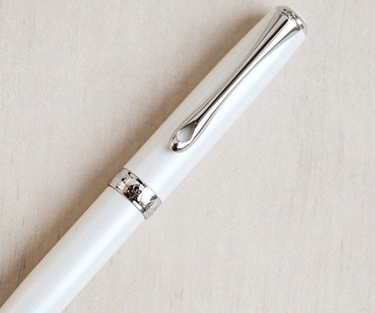 Ручка-роллер Diplomat Excellence A Pearl White, артикул D20000367. Фото 2