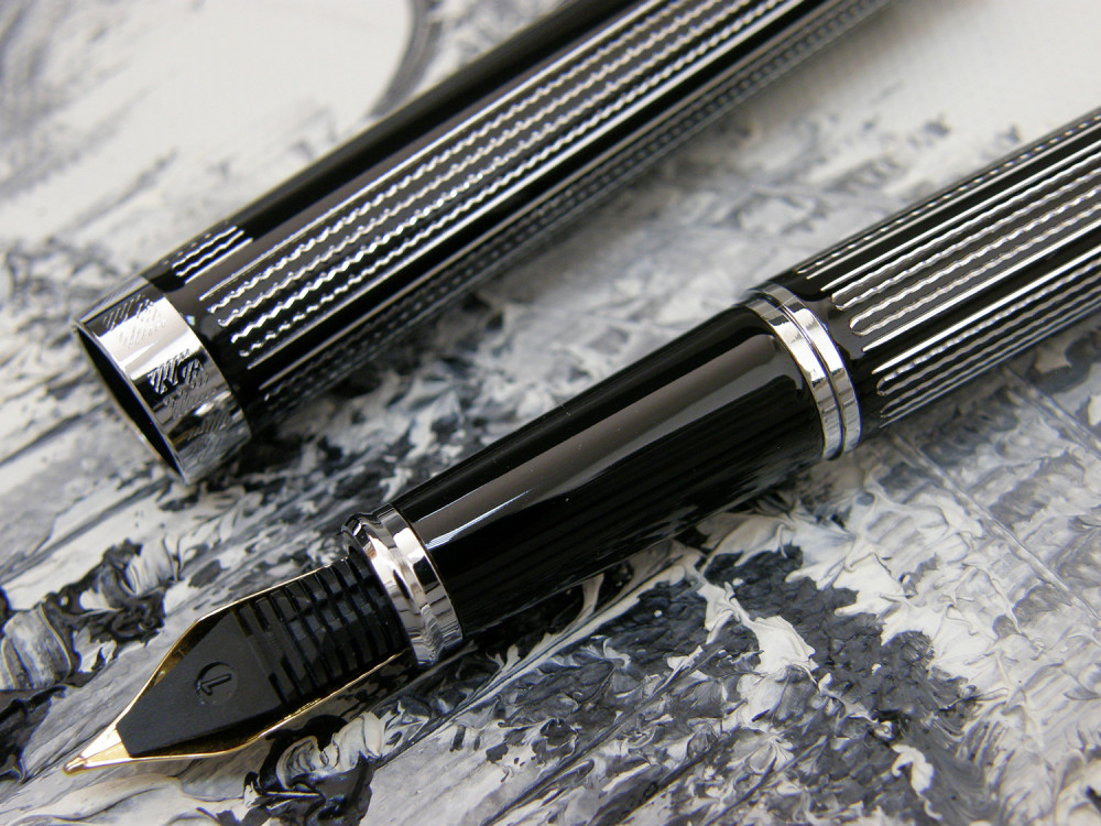Перьевая ручка Pierre Cardin Tresor гравировка черный лак хром, артикул PC1001FP-03. Фото 4