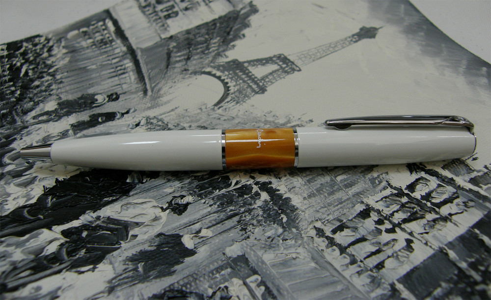 Шариковая ручка Pierre Cardin Libra белый лак оранжевая вставка из акрила, артикул PC3501BP-02. Фото 2