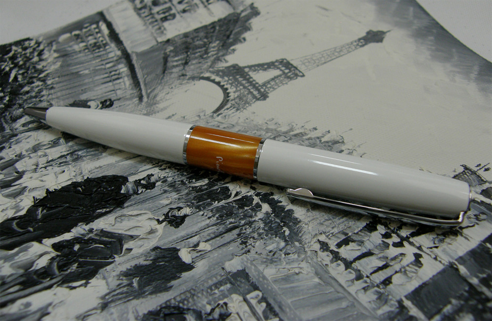 Шариковая ручка Pierre Cardin Libra белый лак оранжевая вставка из акрила, артикул PC3501BP-02. Фото 3