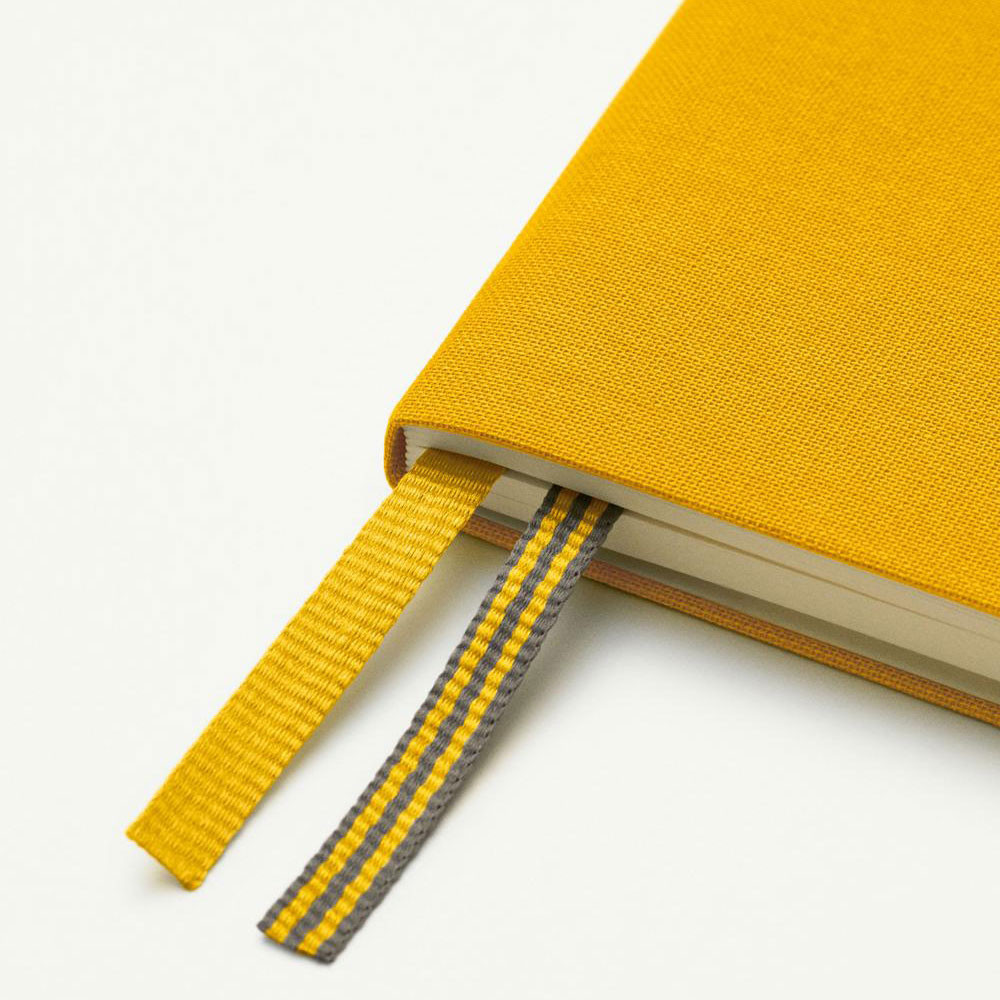 Записная книжка Leuchtturm Monocle B6+ Yellow мягкая обложка из льна 117 стр, артикул 363362. Фото 4