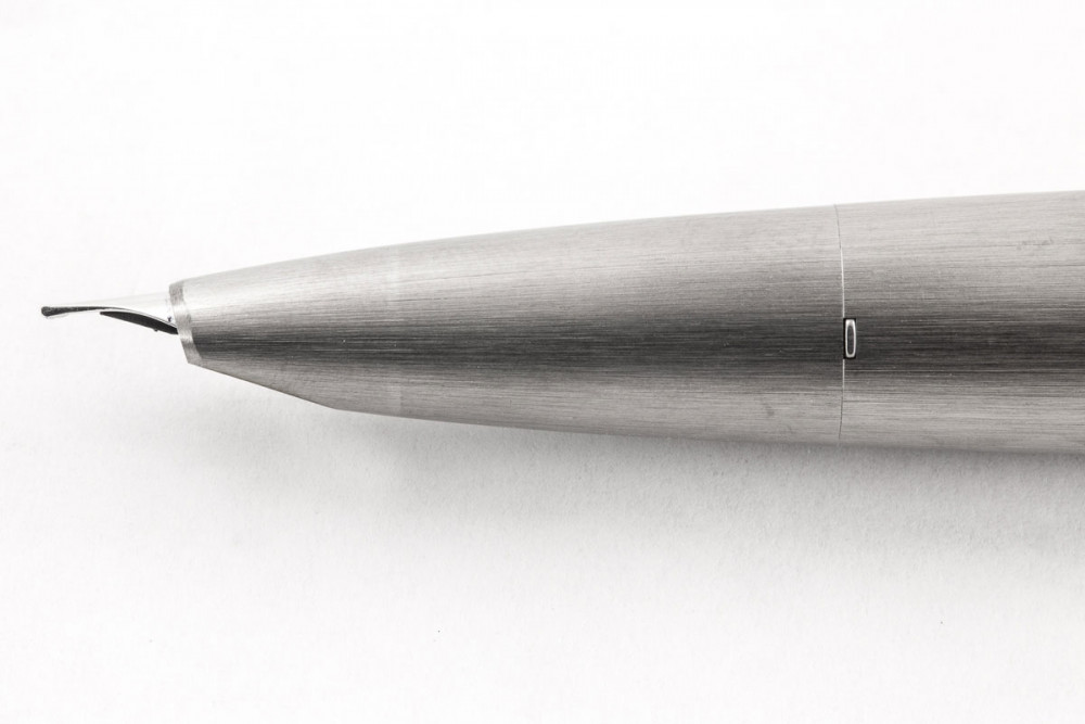 Перьевая ручка Lamy 2000 Brushed Stainless Steel, артикул 4029585. Фото 3