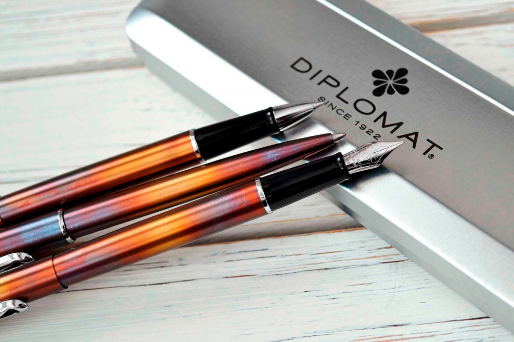 Шариковая ручка Diplomat Traveller Flame, артикул D40701040. Фото 2