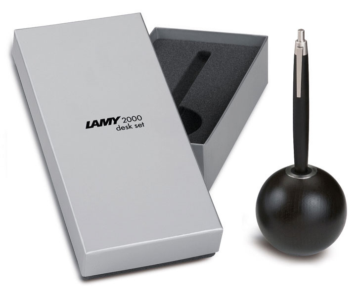 Подарочный набор Lamy 2000: шариковая ручка Black Wood с подставкой, артикул 1629631. Фото 2