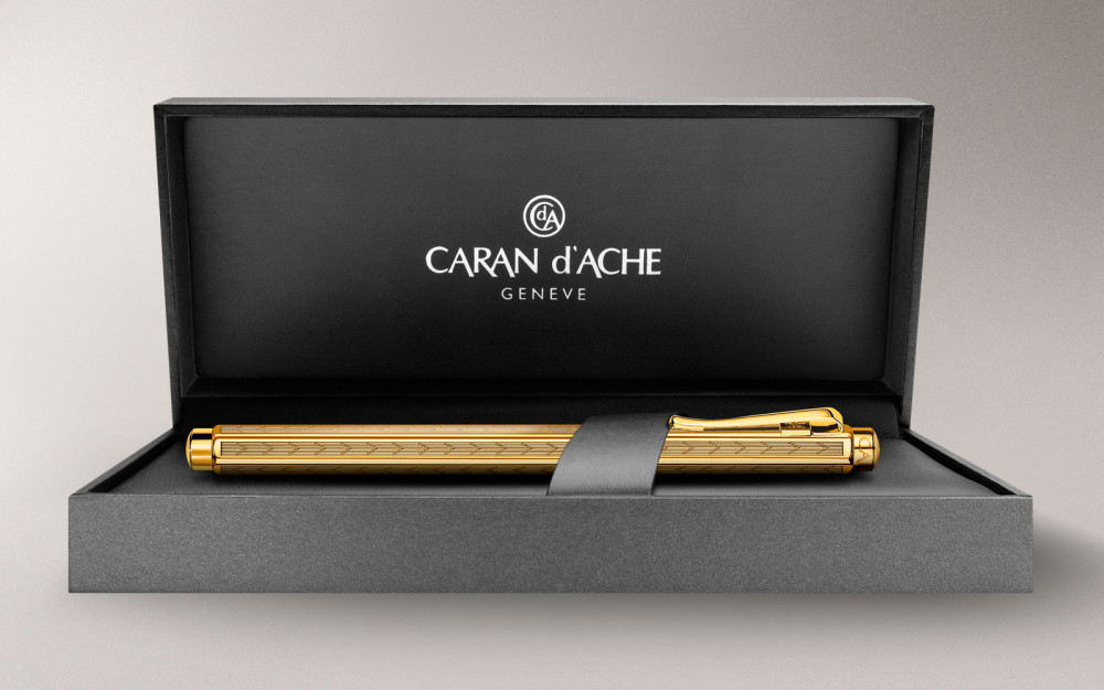 Ручка-роллер Caran d'Ache Ecridor Chevron Gold, артикул 838.208. Фото 3