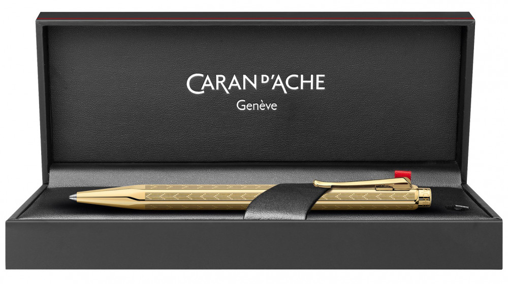 Шариковая ручка Caran d'Ache Ecridor Chevron Gold, артикул 898.208. Фото 2