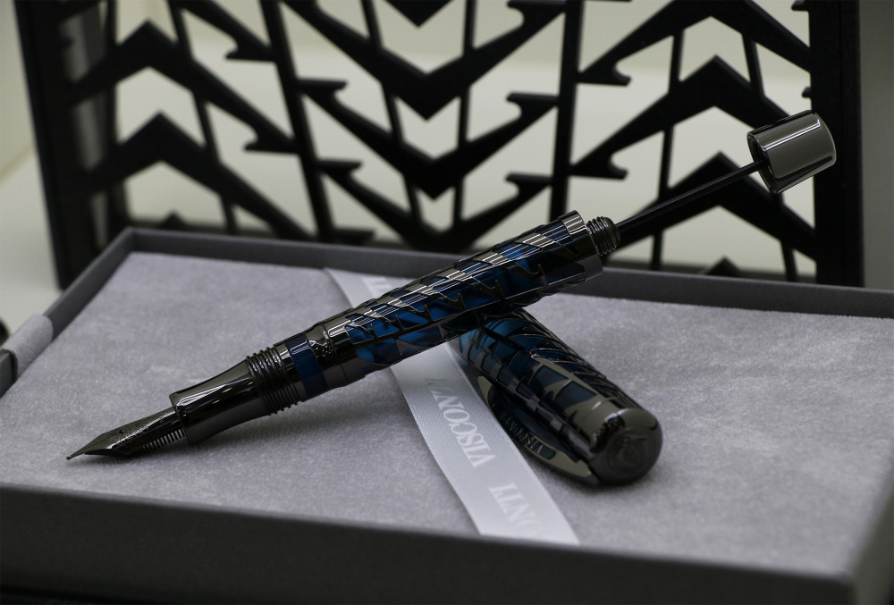 Перьевая ручка Visconti Watermark Blue Moon Limited Edition, артикул KP20-03-FPF. Фото 6