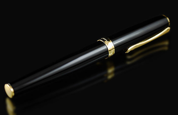 Перьевая ручка Diplomat Excellence A2 Black Lacquer Gold перо сталь, артикул D40203023. Фото 2