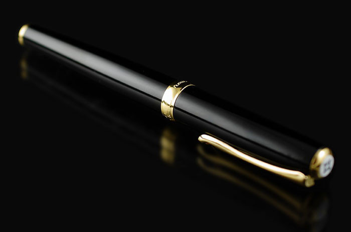 Перьевая ручка Diplomat Excellence A2 Black Lacquer Gold перо сталь, артикул D40203023. Фото 3