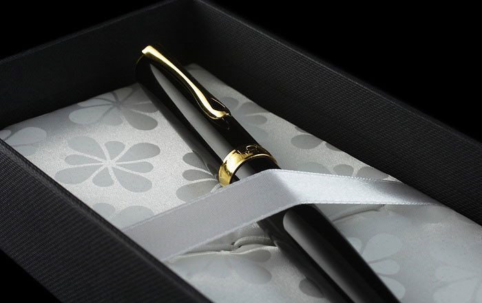Перьевая ручка Diplomat Excellence A2 Black Lacquer Gold перо сталь, артикул D40203023. Фото 5