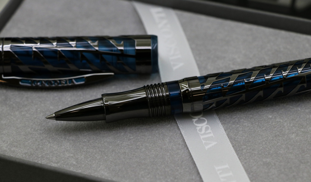 Ручка-роллер Visconti Watermark Blue Moon Limited Edition, артикул KP20-03-RB. Фото 4