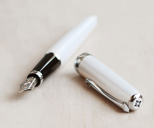 Перьевая ручка Diplomat Excellence A Pearl White перо сталь, артикул D20000364. Фото 4