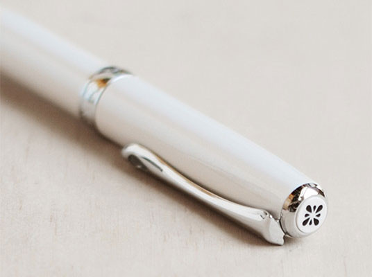 Перьевая ручка Diplomat Excellence A Pearl White перо сталь, артикул D20000364. Фото 6