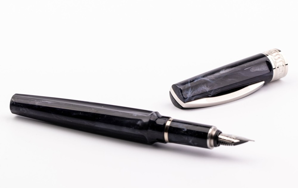 Подарочный набор: перьевая ручка Visconti Mirage Black + кожаный чехол, артикул KP09-07-FPEF. Фото 5