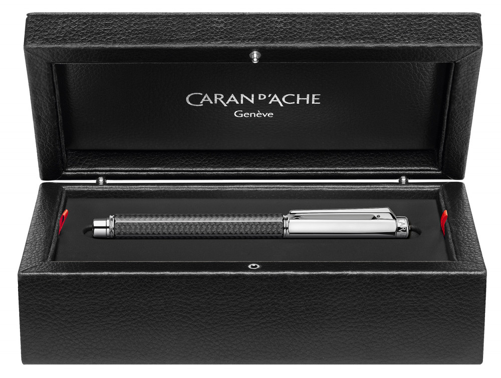 Перьевая ручка Caran d'Ache Varius Carbon 3000 SP, артикул 4490.007. Фото 4
