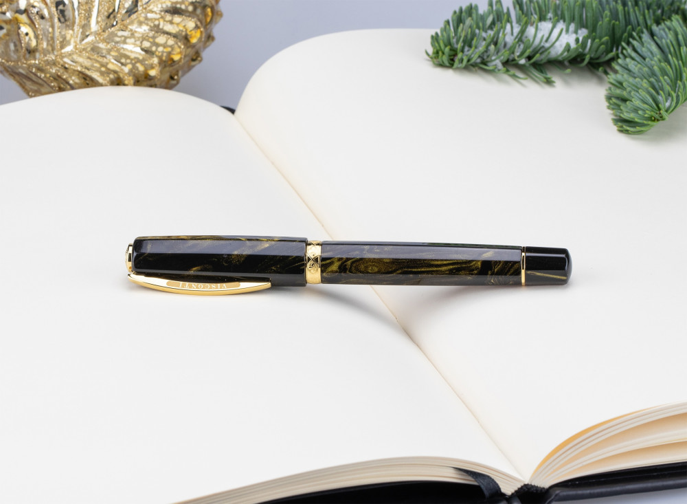 Ручка-роллер Visconti Medici Golden Black, артикул KP17-07-RB. Фото 10