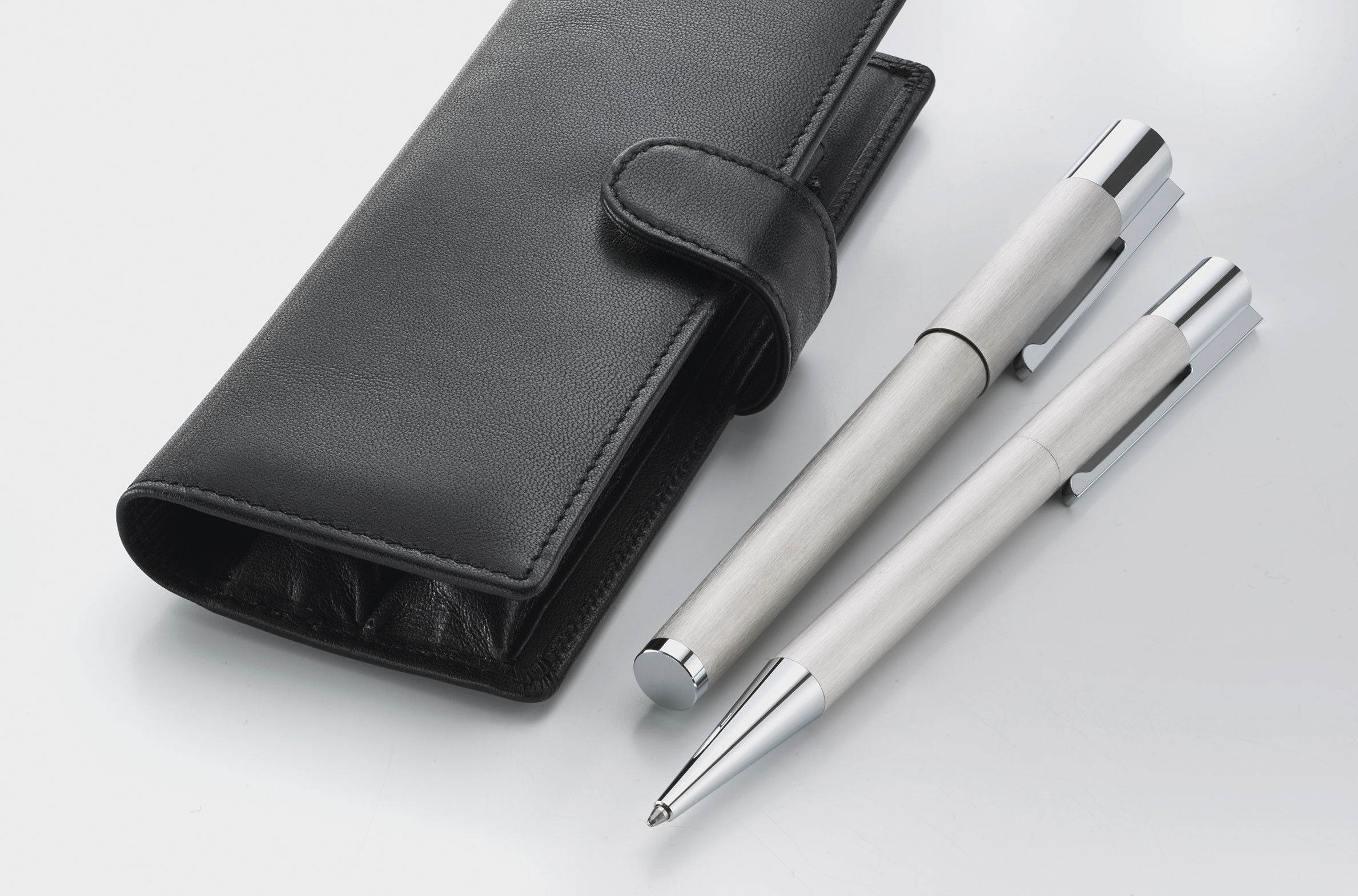 Fold pen. Чехол кожаный для двух ручек Lamy a403. Чехол кожаный для двух ручек lam. Ручка Fold Россо. Folded Pen.