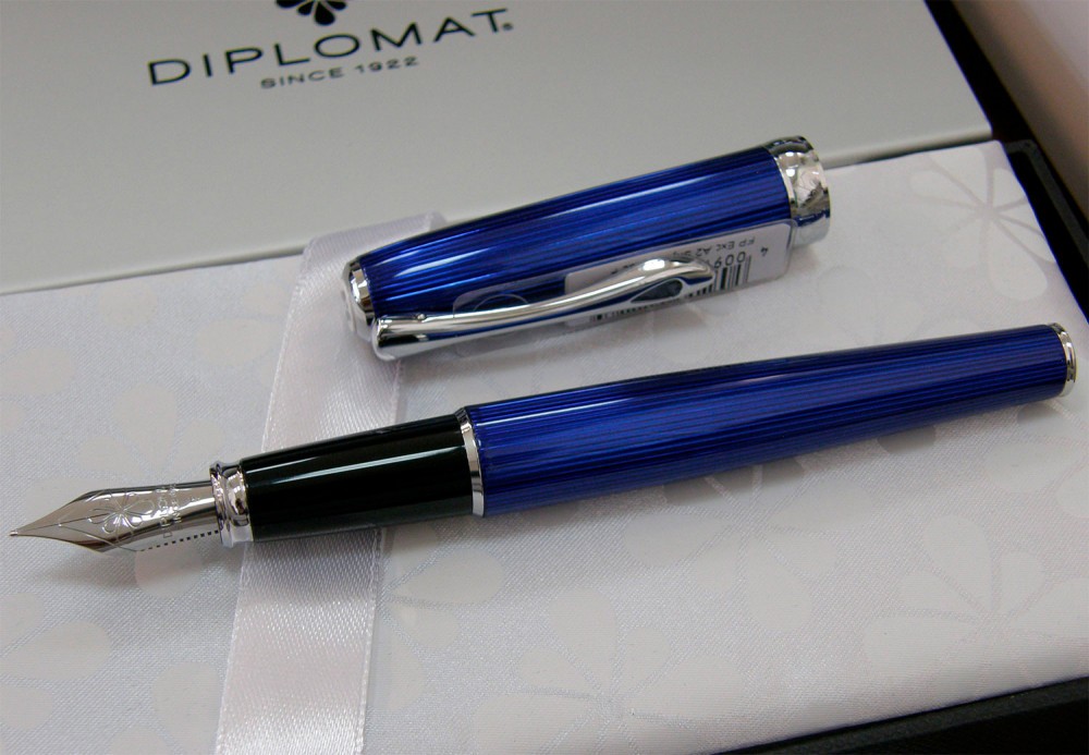 Перьевая ручка Diplomat Excellence A2 Skyline Blue перо сталь, артикул D40215021. Фото 4
