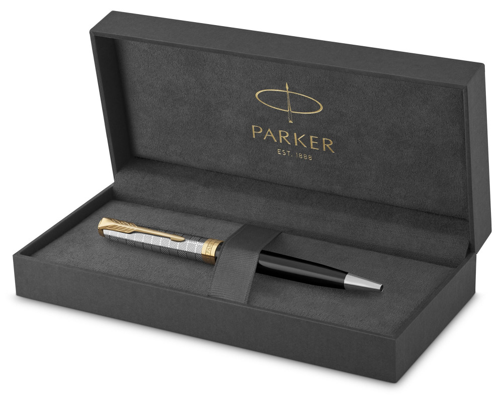 Шариковая ручка Parker Sonnet Premium Metal & Black Lacquer GT, артикул 2119787. Фото 3