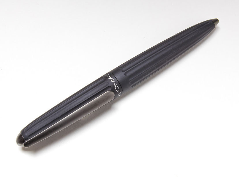 Перьевая ручка Diplomat Aero Black перо сталь, артикул D20000929. Фото 2