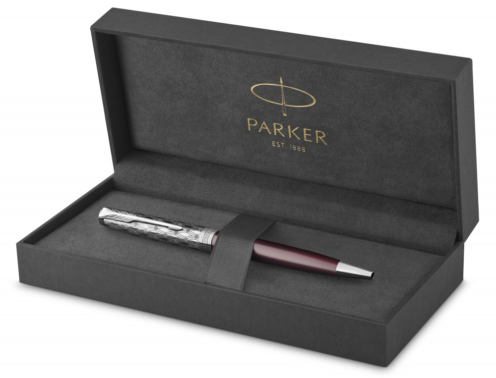 Шариковая ручка Parker Sonnet Premium Metal & Red Lacquer CT, артикул 2119783. Фото 3