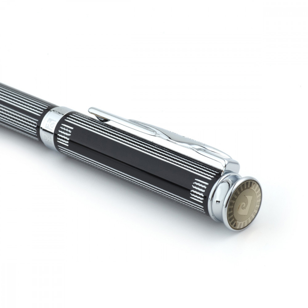 Шариковая ручка Pierre Cardin Tresor гравировка черный лак хром, артикул PC1001BP-03. Фото 3