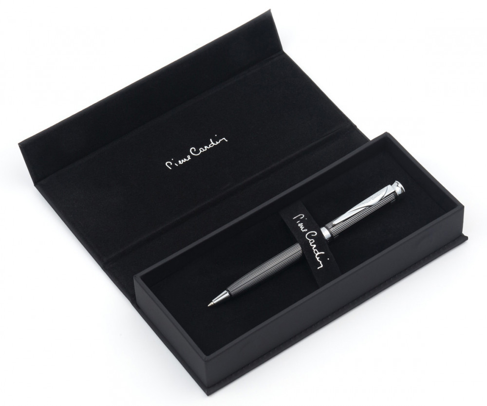 Шариковая ручка Pierre Cardin Tresor гравировка черный лак хром, артикул PC1001BP-03. Фото 4