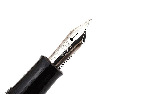 Перьевая ручка Pelikan Elegance Classic M205 Black CT, артикул 972075. Фото 2