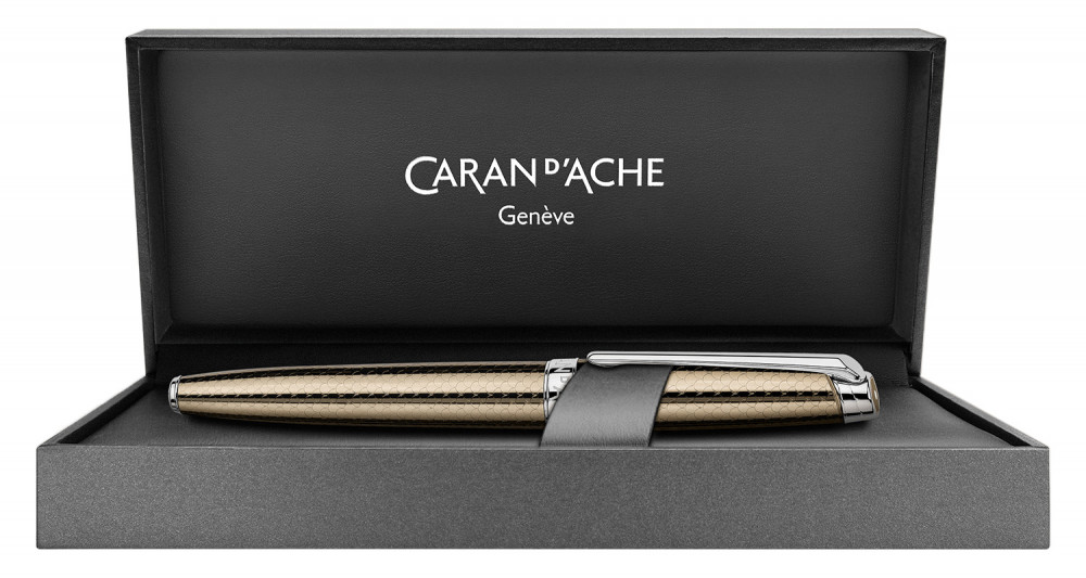 Ручка-роллер Caran d'Ache Leman Caviar SP, артикул 4779.497. Фото 3