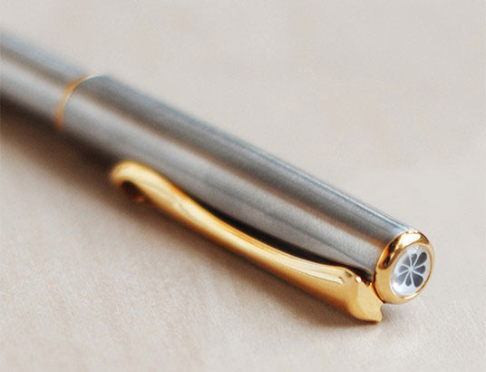 Ручка-роллер Diplomat Traveller Stainless Steel Gold, артикул D20000651. Фото 3