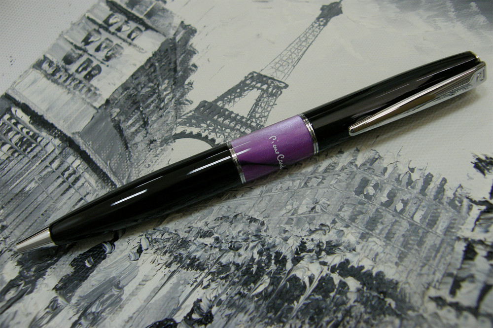 Шариковая ручка Pierre Cardin Libra черный лак фиолетовая вставка из акрила, артикул PC3405BP-02. Фото 2