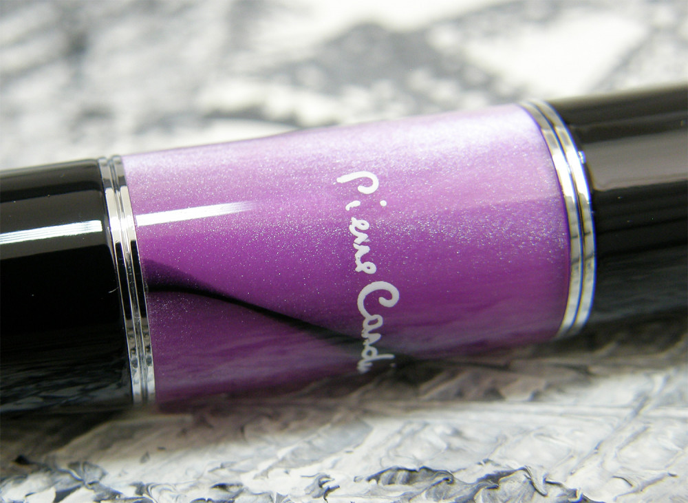 Шариковая ручка Pierre Cardin Libra черный лак фиолетовая вставка из акрила, артикул PC3405BP-02. Фото 4