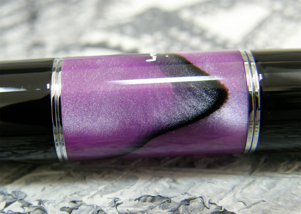 Шариковая ручка Pierre Cardin Libra черный лак фиолетовая вставка из акрила, артикул PC3405BP-02. Фото 5