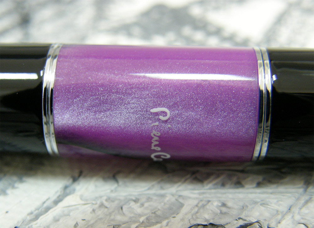 Шариковая ручка Pierre Cardin Libra черный лак фиолетовая вставка из акрила, артикул PC3405BP-02. Фото 6
