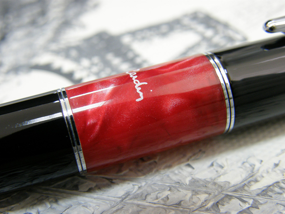 Шариковая ручка Pierre Cardin Libra черный лак красная вставка из акрила, артикул PC3402BP. Фото 5