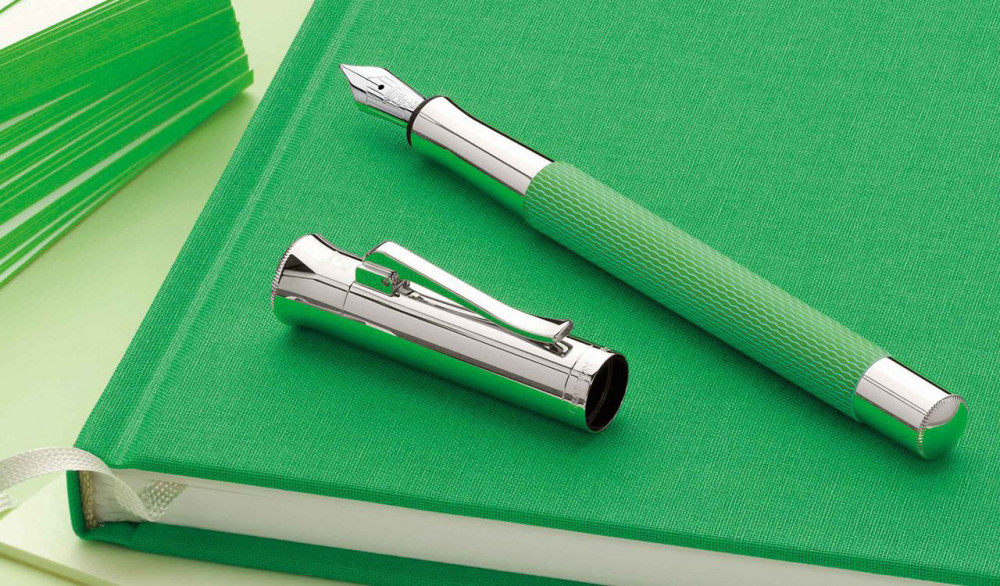 Перьевая ручка Graf von Faber-Castell Guilloche Viper Green, артикул 145271. Фото 3
