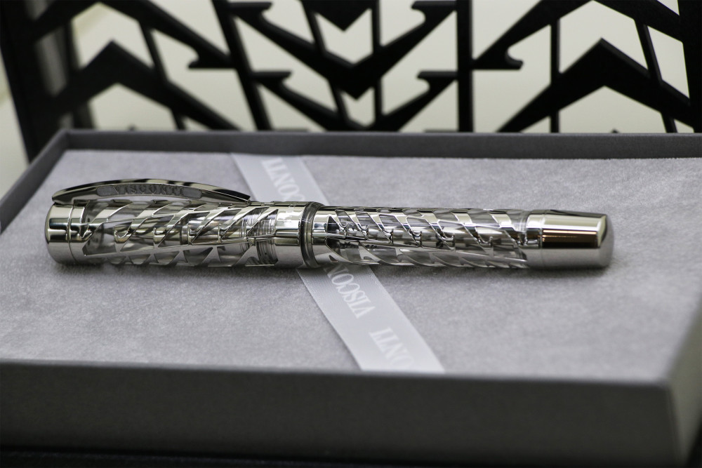 Ручка-роллер Visconti Watermark Silver Moon Limited Edition, артикул KP20-01-RB. Фото 4