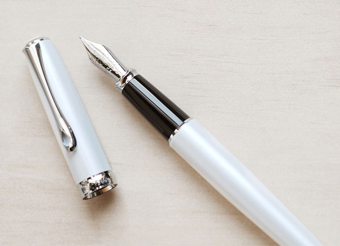 Перьевая ручка Diplomat Excellence A Pearl White перо сталь, артикул D20000364. Фото 3