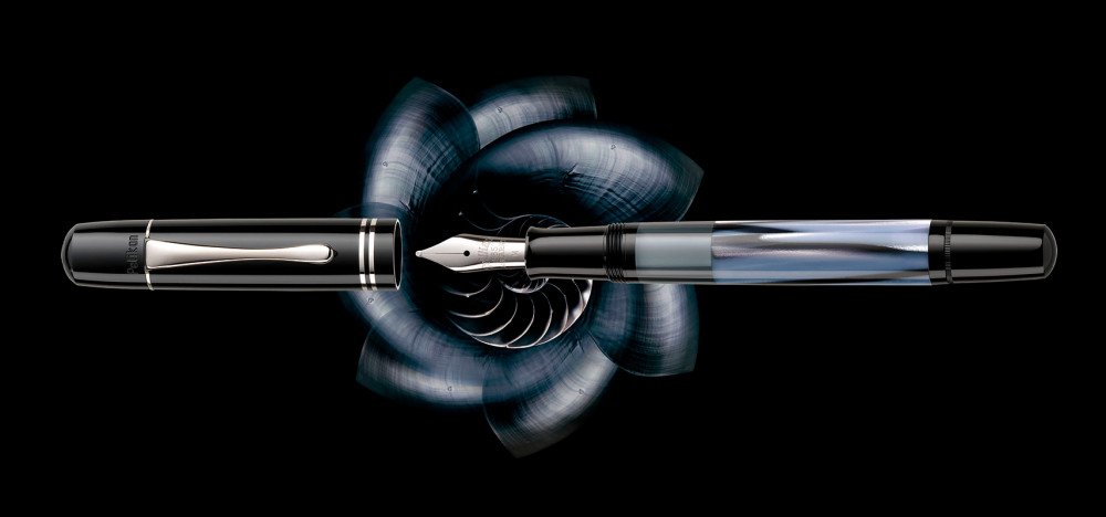 Подарочный набор Pelikan: перьевая ручка Souveran M101N Grey-Blue SE 2019 + чернила, PL811590 Подарочный набор Pelikan: перьевая ручка Souveran M101N Grey-Blue SE 2019 + чернила, артикул PL811590. Фото 5