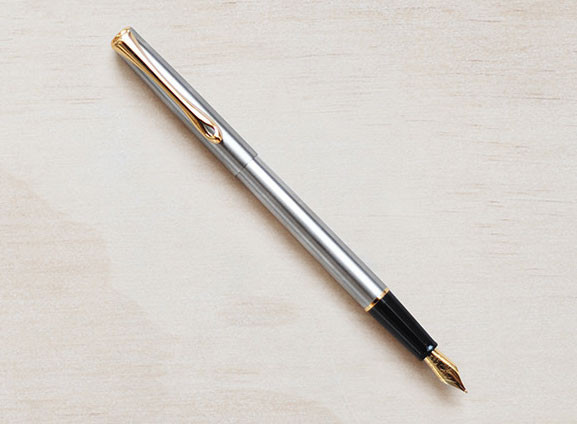 Перьевая ручка Diplomat Traveller Stainless Steel Gold, артикул D10057453. Фото 2