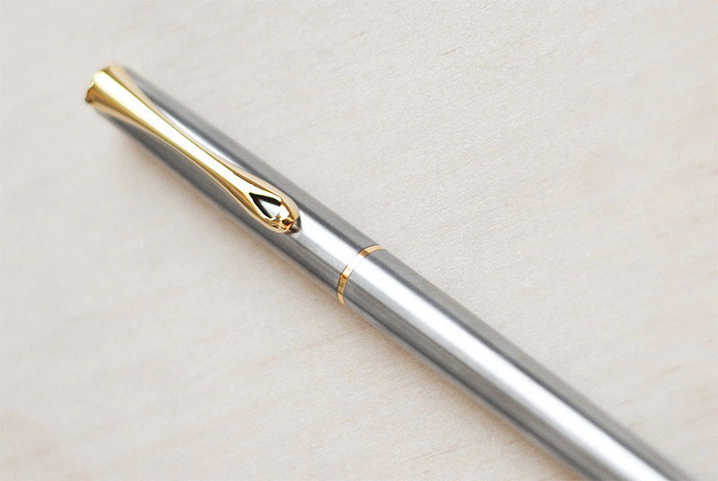 Перьевая ручка Diplomat Traveller Stainless Steel Gold, артикул D10057453. Фото 4