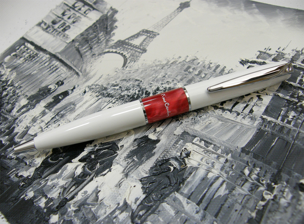 Шариковая ручка Pierre Cardin Libra белый лак красная вставка из акрила, артикул PC3502BP-02. Фото 2
