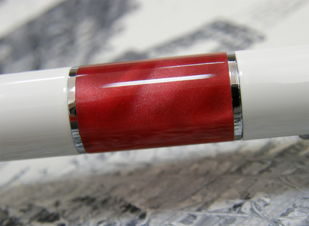 Шариковая ручка Pierre Cardin Libra белый лак красная вставка из акрила, артикул PC3502BP-02. Фото 5