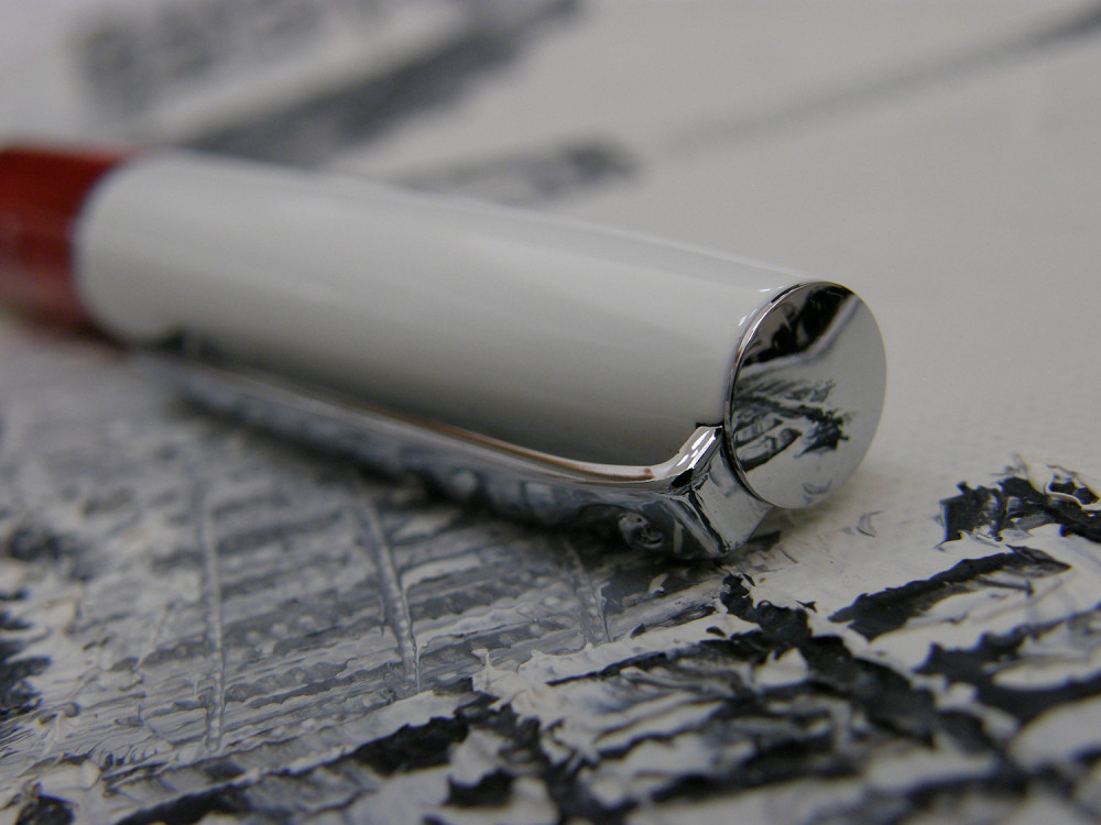 Шариковая ручка Pierre Cardin Libra белый лак красная вставка из акрила, артикул PC3502BP-02. Фото 6